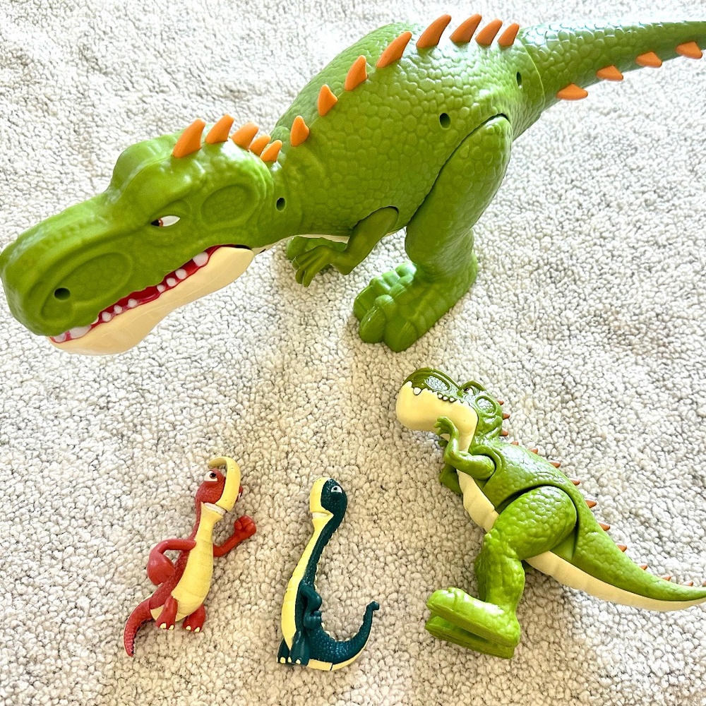 gigantosaurus cartoon toys bundle
